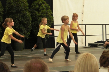 Minis mit Waka Waka (1)